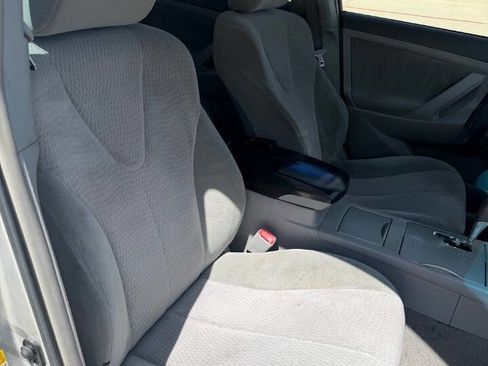 Used 2010 Toyota Camry LE image 9