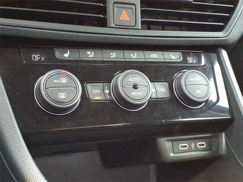 Used 2022 Volkswagen Jetta SE image 14