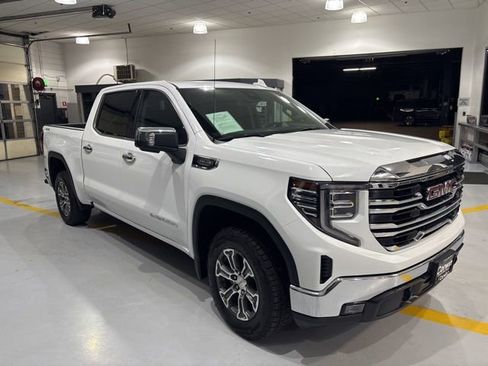 Used 2025 GMC Sierra 1500 SLT image 4