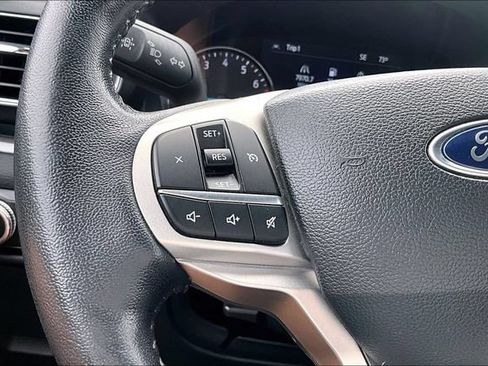Used 2023 Ford Explorer XLT w/ Equipment Group 202A AWD/4WD image 11