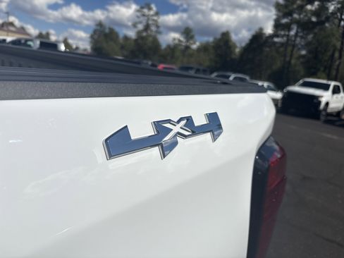 Used 2024 GMC Sierra 1500 SLE image 13