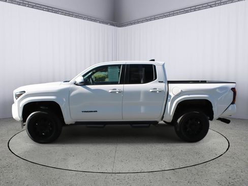 Used 2025 Toyota Tacoma SR5 image 5