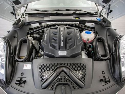 Used 2015 Porsche Macan Turbo image 13