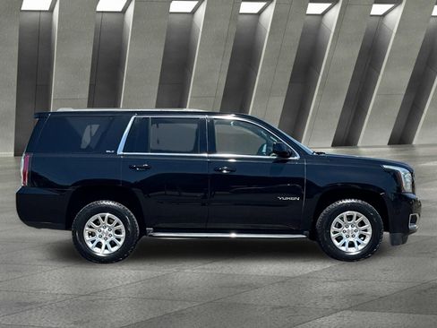 Used 2017 GMC Yukon SLT AWD/4WD image 3