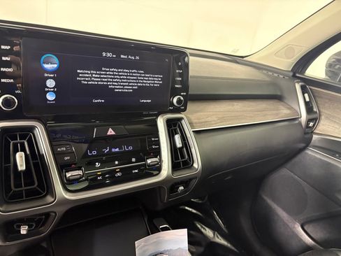 Used 2023 Kia Sorento EX w/ Panoramic Sunroof Package FWD image 17