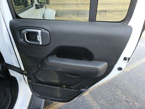 Used 2023 Jeep Gladiator Overland image 17