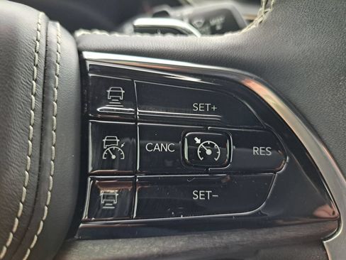 Used 2023 Jeep Grand Cherokee Overland AWD/4WD image 26