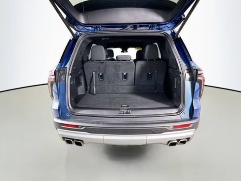 Used 2025 Chevrolet Traverse LT FWD image 28