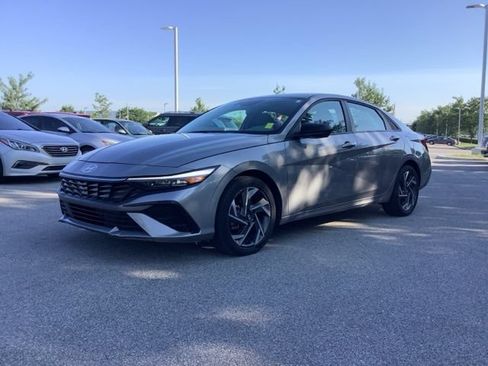 Used 2025 Hyundai Elantra Sport w/ Cargo Package FWD image 1