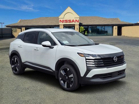 Used 2025 Nissan Kicks SR w/ Illumination Package AWD/4WD image 1