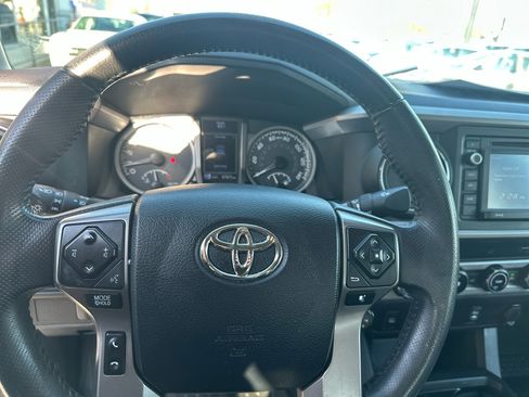 Used 2017 Toyota Tacoma SR5 image 31