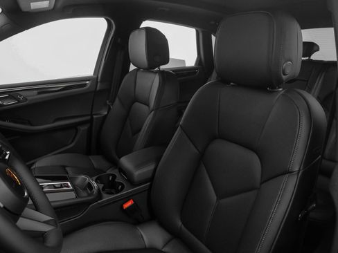 Certified 2025 Porsche Macan image 5