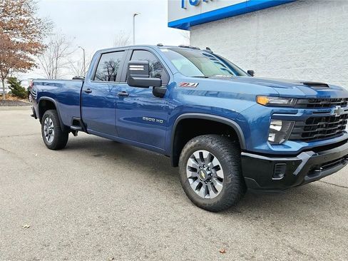 Used 2026 Chevrolet Silverado 2500 Custom w/ Custom Value Package image 3