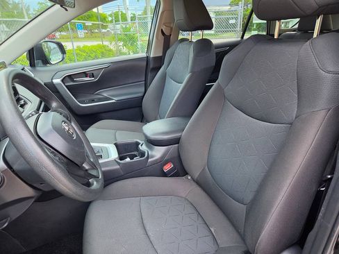 Used 2025 Toyota RAV4 XLE FWD image 19