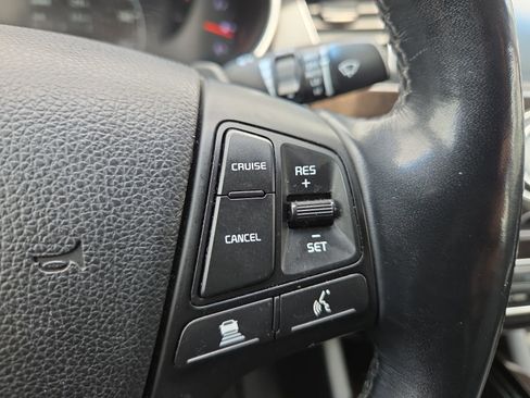 Used 2016 Kia Cadenza Premium w/ Technology Package FWD image 17
