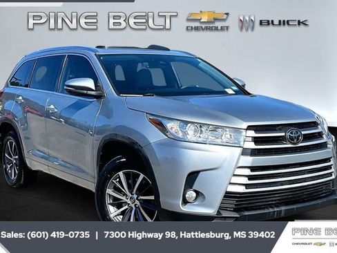 Used 2018 Toyota Highlander XLE image 1