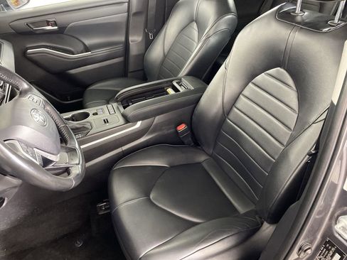 Used 2022 Toyota Highlander XLE image 20