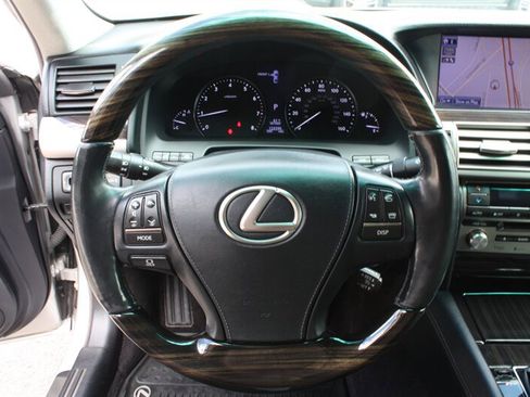 Used 2013 Lexus LS 460 w/ Comfort Pkg image 10