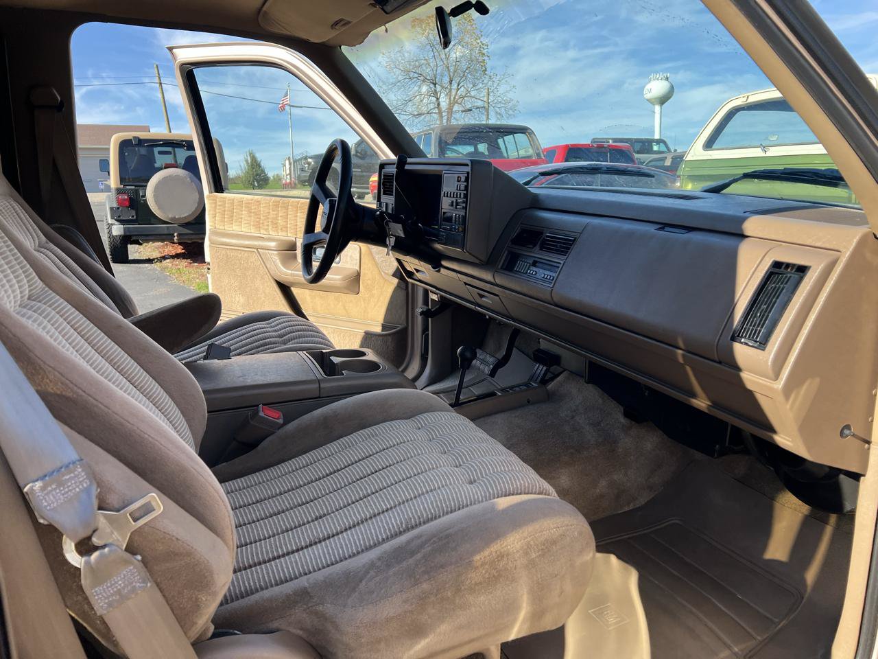 Used 1992 Chevrolet Suburban 4WD image 17