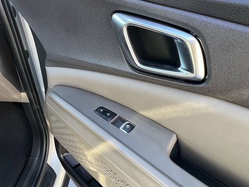 Certified 2025 Kia Carnival EX image 15