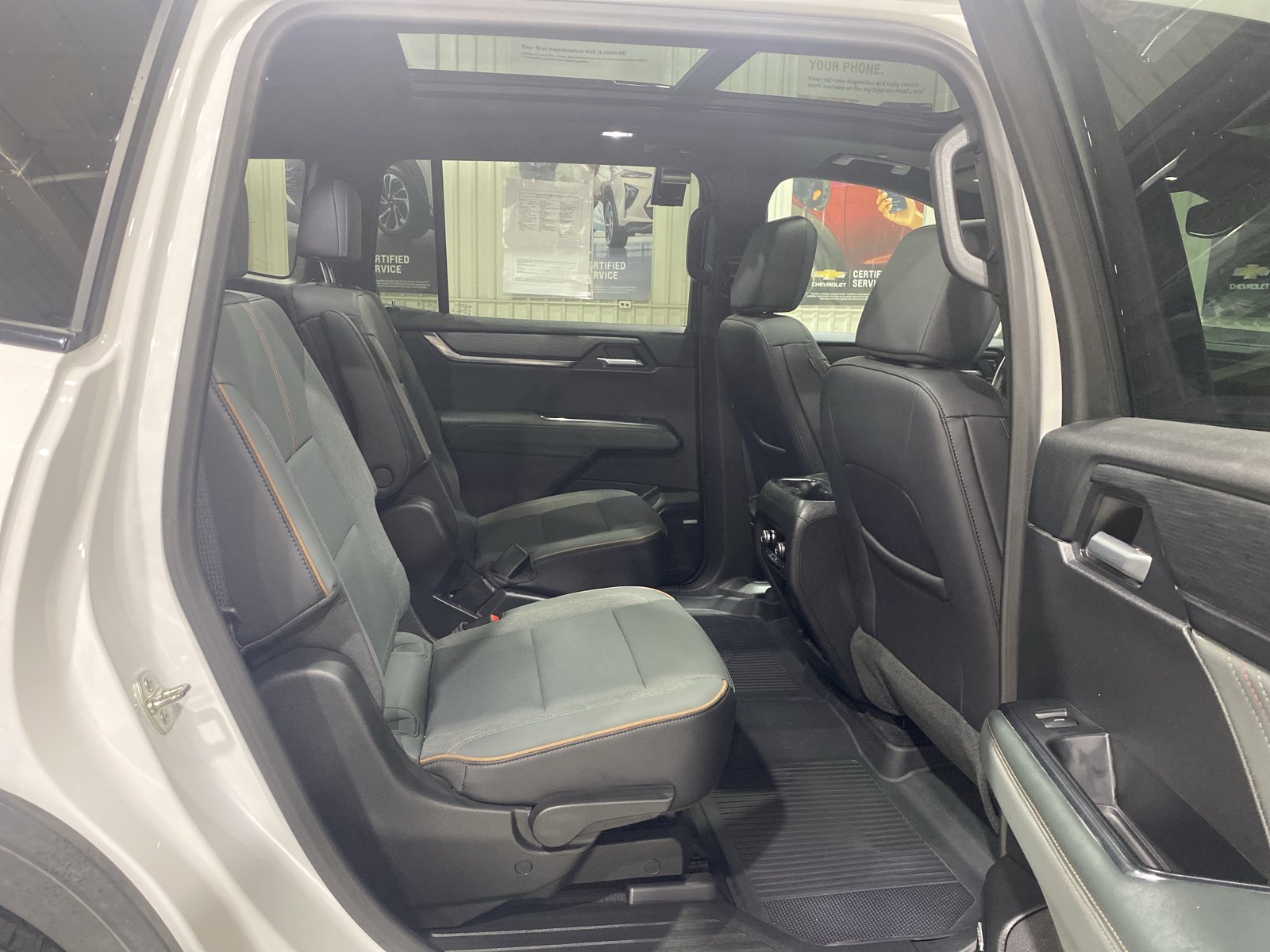 Used 2024 GMC Acadia AT4 w/ Luxury Package AWD/4WD image 13