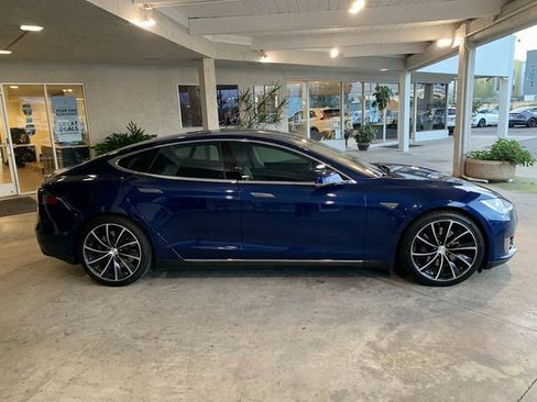 Used 2015 Tesla Model S 70D image 2