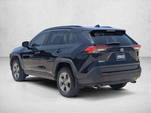 Used 2022 Toyota RAV4 XLE w/ Convenience Package AWD/4WD image 7