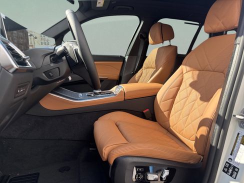 Used 2026 BMW X5 xDrive40i w/ Climate Comfort Package image 26