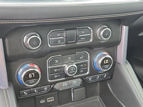 Used 2021 GMC Yukon SLT w/ SLT Luxury Plus Package image 25