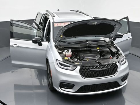 Used 2023 Chrysler Pacifica Limited w/ S Appearance Package image 62