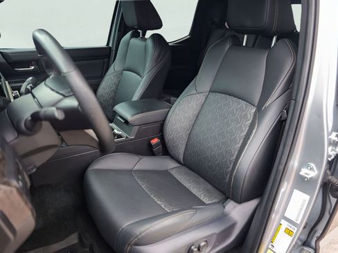 Used 2024 Toyota Tacoma Limited w/ Limited Package (LT) AWD/4WD image 10