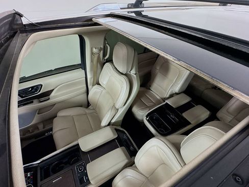 Used 2019 Lincoln Navigator L Reserve image 25