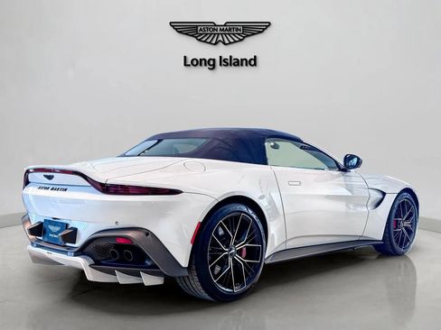 Used 2023 Aston Martin V8 Vantage Roadster image 11