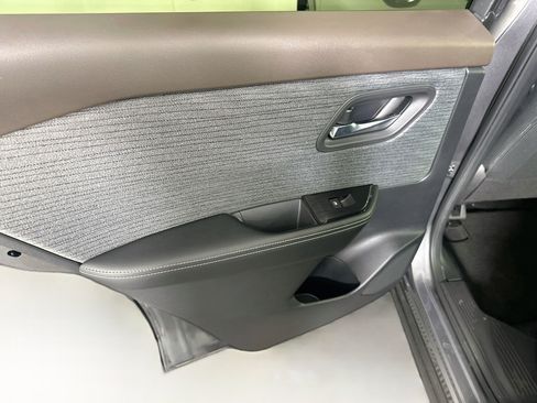 Used 2023 Nissan Rogue SV FWD image 25