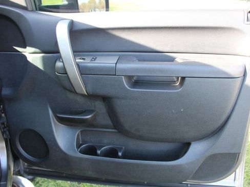 Used 2011 Chevrolet Silverado 2500 LT w/ Interior Plus Package image 27