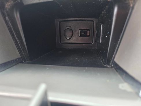 Used 2010 Toyota Camry LE image 37