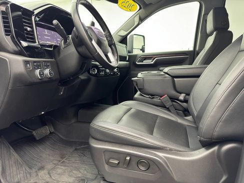 Used 2025 GMC Sierra 3500 SLT AWD/4WD image 17