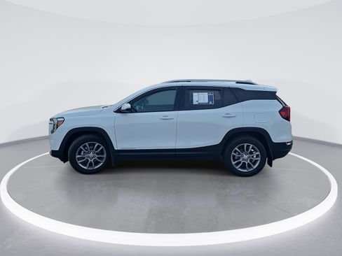 Used 2024 GMC Terrain SLT w/ Infotainment Package II image 6