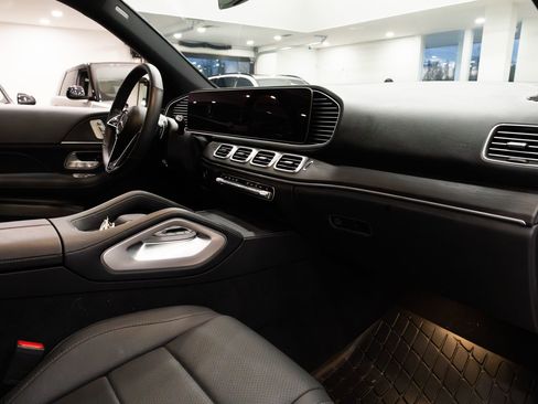 Used 2025 Mercedes-Benz GLE 350 4MATIC image 9