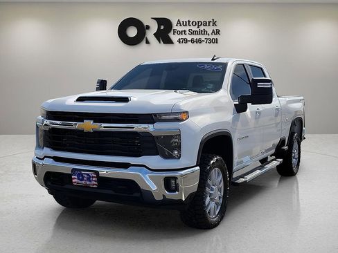 Used 2025 Chevrolet Silverado 2500 LT w/ Convenience Package image 2