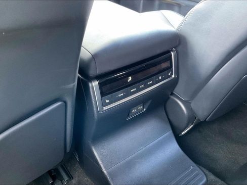Used 2025 Lexus GX 550 w/ Accessory Package (2T) AWD/4WD image 40