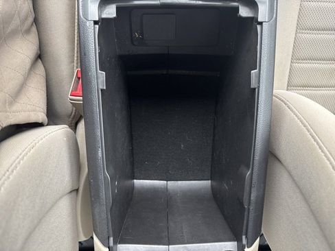 Used 2020 Ford Fusion SE image 25