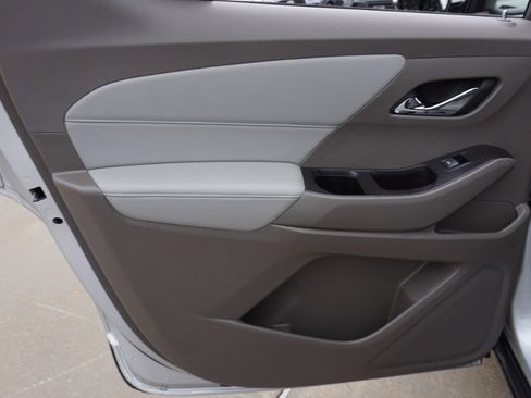 Used 2018 Chevrolet Traverse LT image 34