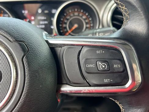 Used 2018 Jeep Wrangler Unlimited Sahara AWD/4WD image 19