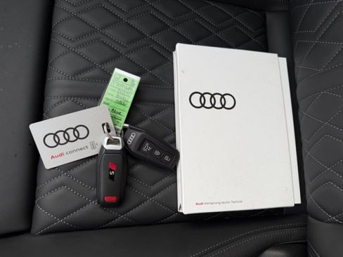 Used 2025 Audi SQ6 e-tron Prestige w/ 21" Black Optic Wheel Package image 22