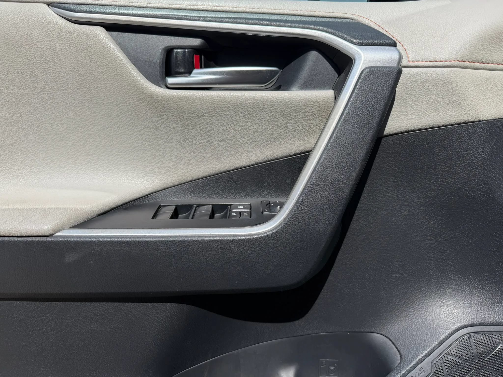 Used 2019 Toyota RAV4 Adventure w/ All Weather Liner Package AWD/4WD image 9