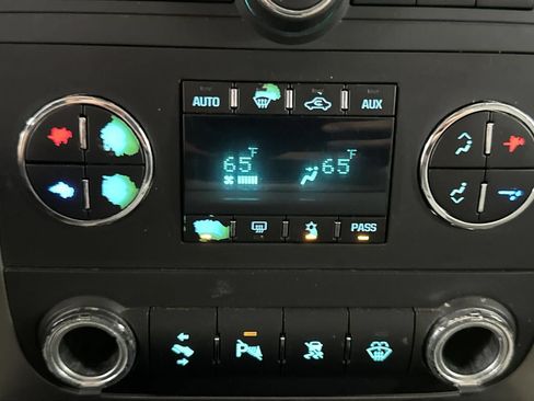 Used 2007 GMC Yukon XL SLT w/ SLT Preferred Equipment Group AWD/4WD image 38