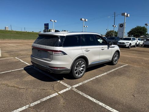 Used 2025 Lincoln Aviator Reserve w/ Luxury Package RWD image 5