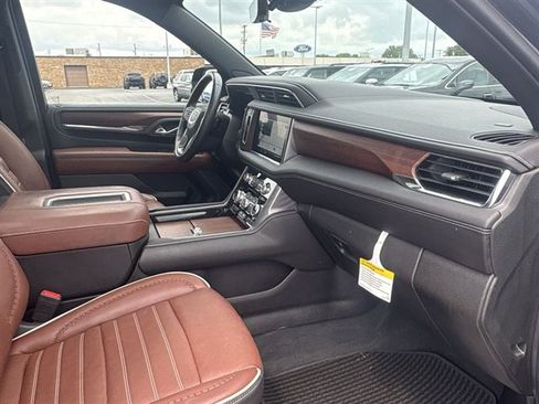 Used 2023 GMC Yukon Denali Ultimate AWD/4WD image 29