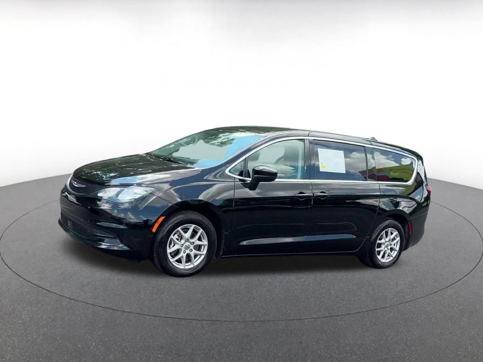 Used 2024 Chrysler Voyager LX FWD image 7